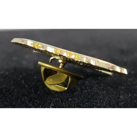 Vintage Unsigned Duck With Hat Walking Among The Flowers Pin, Metal Lapel Pin - Picture 2 of 10